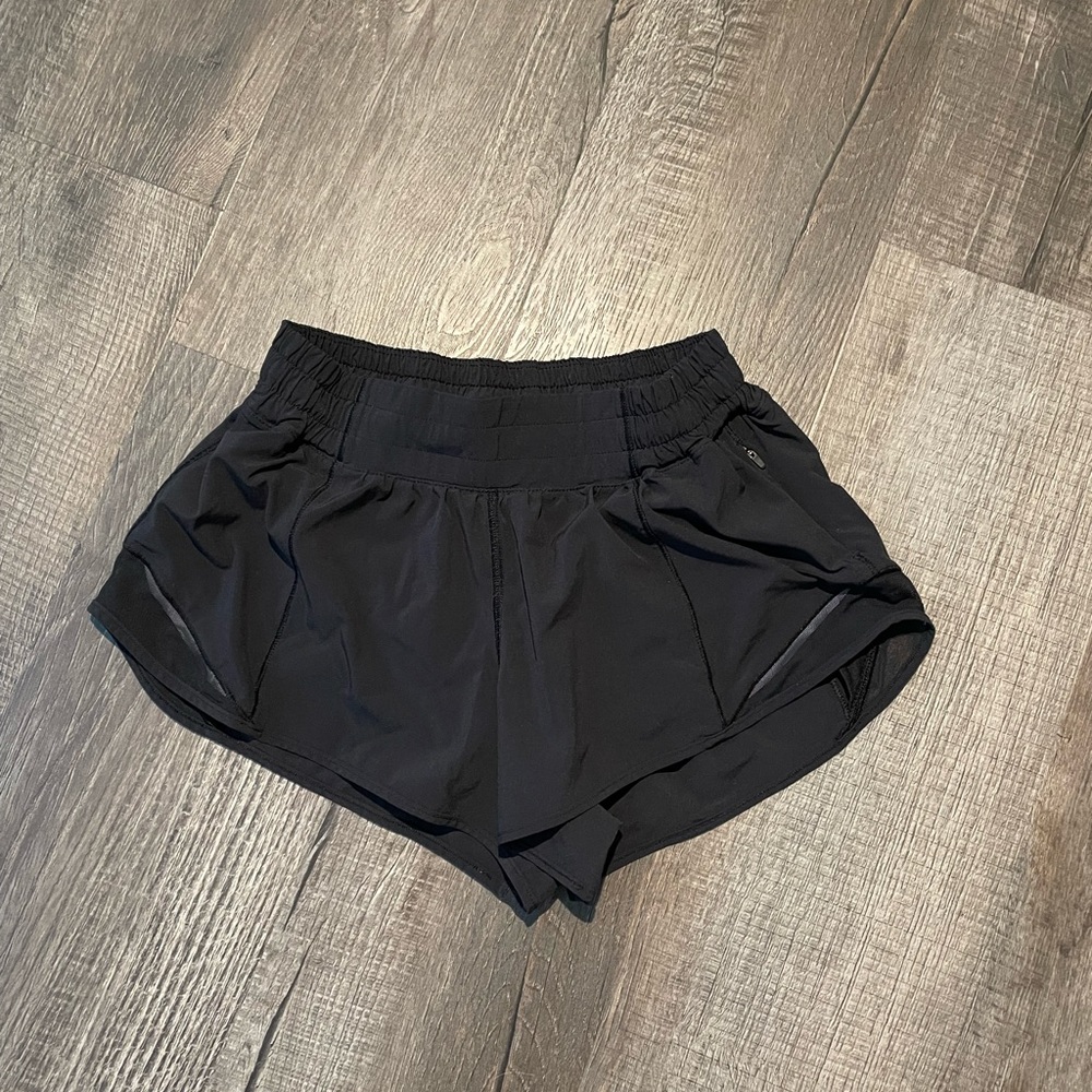 Lululemon Hotty Hot Low-Rise Lined Short 2.5”
